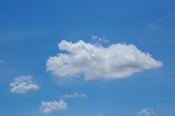 Naklejka na ściany i meble white cloud on clear blue sky