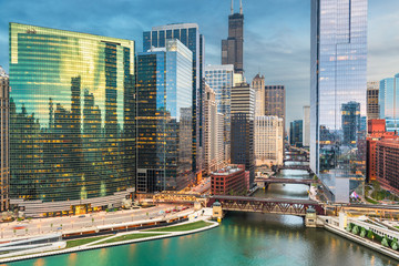 Chicago, Illinois USA skyline over the river - obrazy, fototapety, plakaty