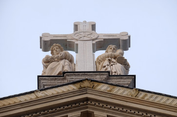 Obraz premium The statues of the two angels under the cross on the facade of Saint Augustine church in Paris, France 
