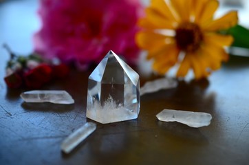 Clear Quartz Tower grid kit & quartz points. Quartz Grid, high energy alter gems. Healing Crystal Bundle. Witchcraft healing, reiki energy bohemian decor. Crystal alter with sacred geometry, flowers