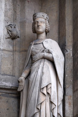 Fototapeta na wymiar Saint Isabelle of France statue on the portal of the Saint Germain l'Auxerrois church in Paris, France
