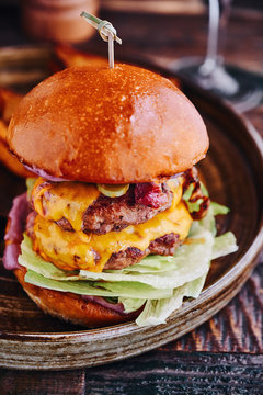 Image of a hamburger with cheese and bacon served on a plate