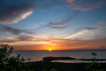 Por do sol em bela paisagem em Alter do Chão, Pará, Brasil, região amazônica