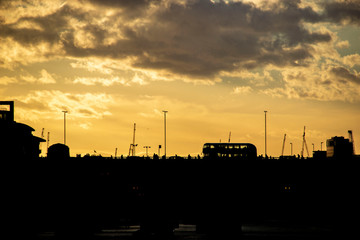 piętrowy autobus na moście w Londynie