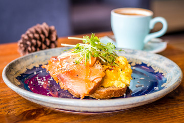 Salmon Scramble Sandwich Creamy scrambled egg, smoked salmon, sliced cheese, caramelised onion & mixed green.