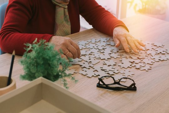 older hands making a puzzle, memory exercises