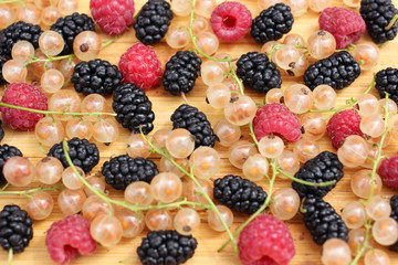 Mix of very useful berries: mulberry, raspberry and gooseberry.