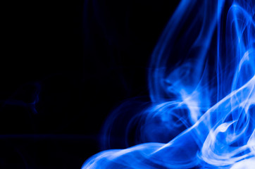 Obraz premium Nature Abstract: The Delicate Beauty and Elegance of a Wisp of Blue Smoke