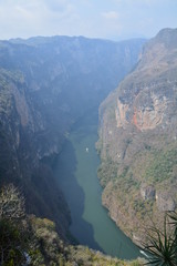 Fototapeta na wymiar Cañon del Sumidero Chiapas Mexique - Sumidero Canyon Chiapas Mexico