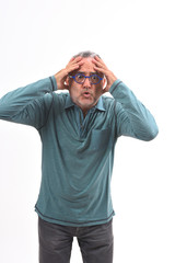 Naklejka premium man with expression of forgetfulness or surprise on white background