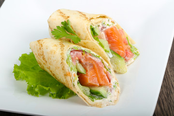 Salmon bread roll