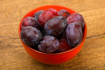 Plums in the bowl