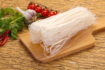 Raw rice noodles
