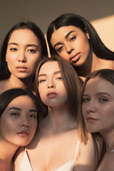 Obraz premium five attractive multicultural young women looking at camera in sunlight