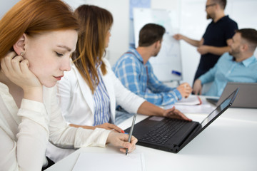 Obraz premium Businesswoman working at her office