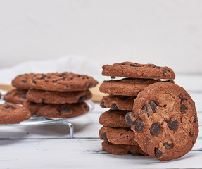 stack of round chocolate cookies