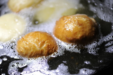 Quarkbällchen braten in Fett