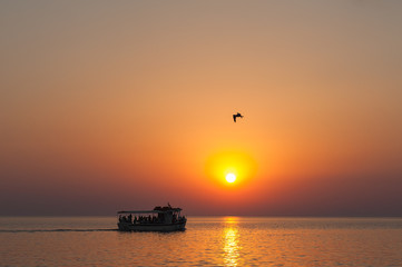 The boat at sunset, with tourists at sunset, swim under the scorching sun, a fabulous sea sunset.