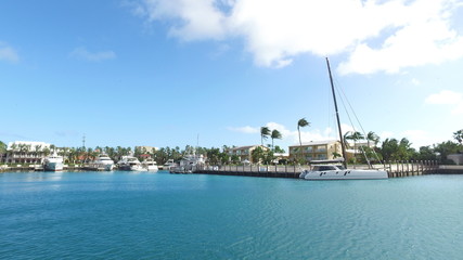Fototapeta na wymiar Yachts at Atlantis Marina -Bahamas Nassau Paradise Island - Atlantis Hotel 