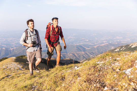 Italy, Monte Nerone, two men hiking in mountains in summer