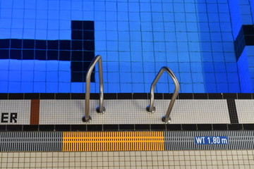 hallenbad pool schwimmbad blau