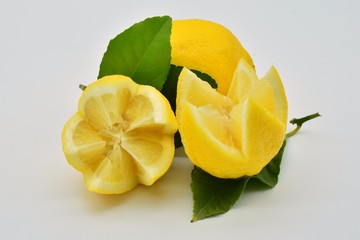 Limones cortados en forma flor