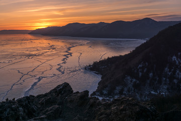 Obraz premium Winter sunset over Lake Baikal
