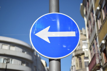 Sinal de Sentido Obrigatório