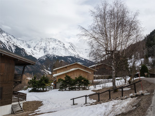 l'aiguille de Bionnassay dans le Massif du Mont Blanc vu depuis Saint Nicolas de V&eacute;roce dans les Alpes fran&ccedil;aises