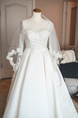 Fototapeta na wymiar white wedding dress on a mannequin