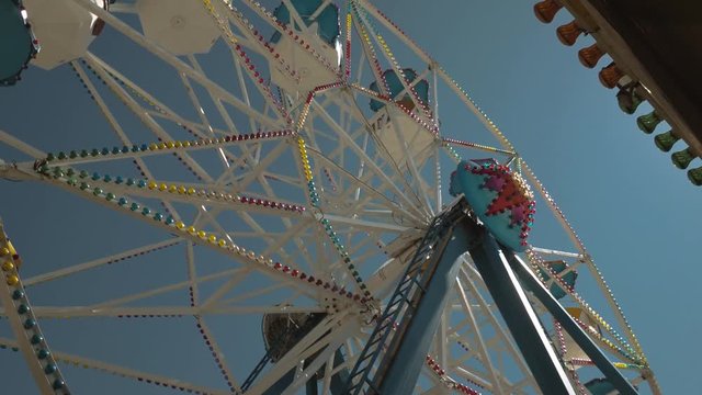 ferris wheel spinning 4