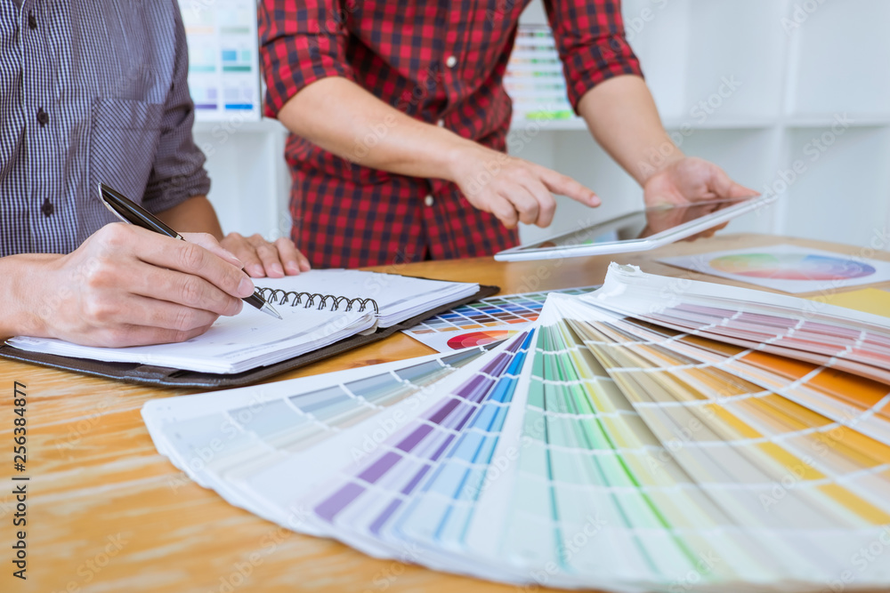 Aufkleber team of creative graphic designer meeting working on new project, choose selection color and drawing