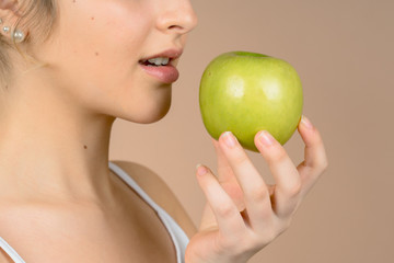 girl with an apple