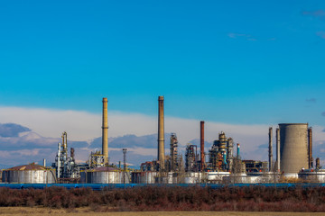 Oil refinery with facilities, tanks and trains