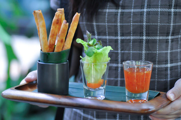 spring roll, fried shrimp roll