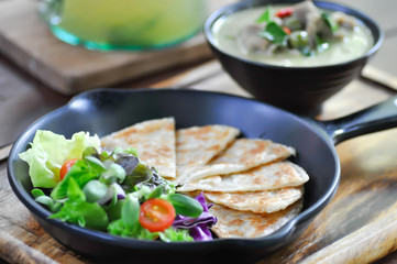 naan or roti with green curry