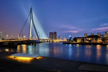 Zelfklevend Fotobehang Erasmusbrug, Rotterdam, Nederland © Dmitry Rukhlenko