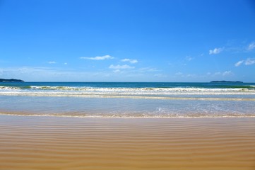 Praia tropical, praia de Canto Grande, Mariscal, cidade de Bombinhas, estado de Santa Catarina, Brasil 