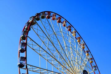 Deurstickers Ferris wheel in a recreation park © Taisiia
