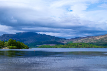 Loch Lomond in den schottischen Highlands