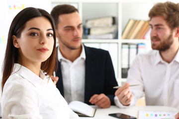 Obraz premium Beautiful smiling cheerful girl at workplace