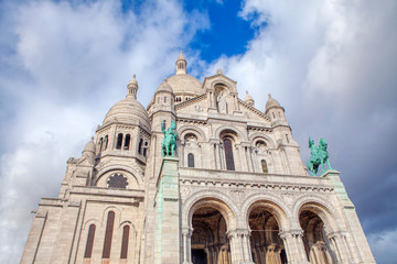 Fototapeta na wymiar Sacre Coeur church on Montmartre, Paris