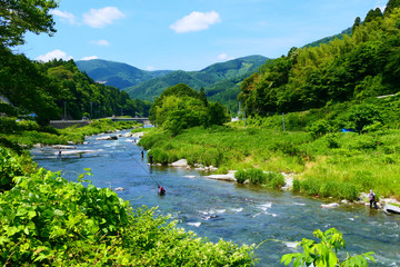山間地の清流、夏の気仙川。陸前高田　岩手　日本。７月上旬。