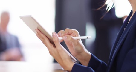 4K Unrecognizable businesswoman putting signature on tablet screen with stylus pen. Slow motion.