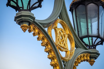 Fototapeta na wymiar westminster Bridge street lamp close up