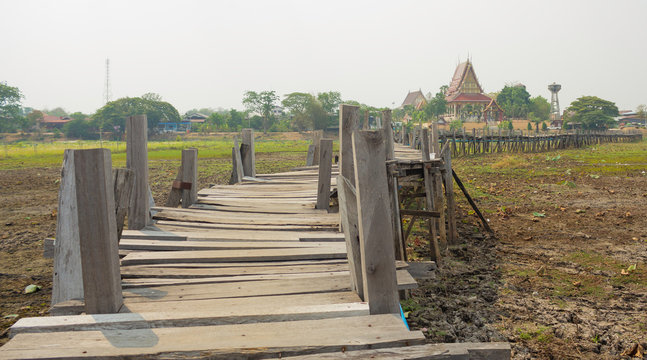 Kae Dam Wood Bridge