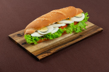 sandwich with egg greens and tomato