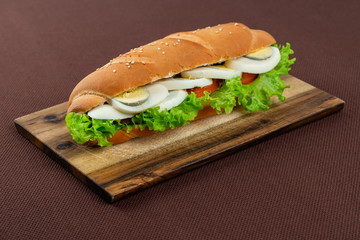 sandwich with egg greens and tomato