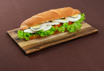 sandwich with egg greens and tomato