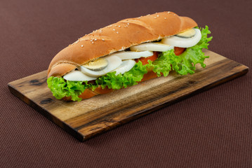 sandwich with egg greens and tomato